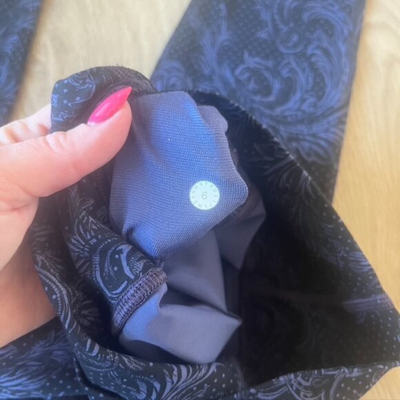 Lululemon Wunder Under Hi-Rise Tight (Nulux 28") Size 6 black purple foliage - Picture 11 of 12